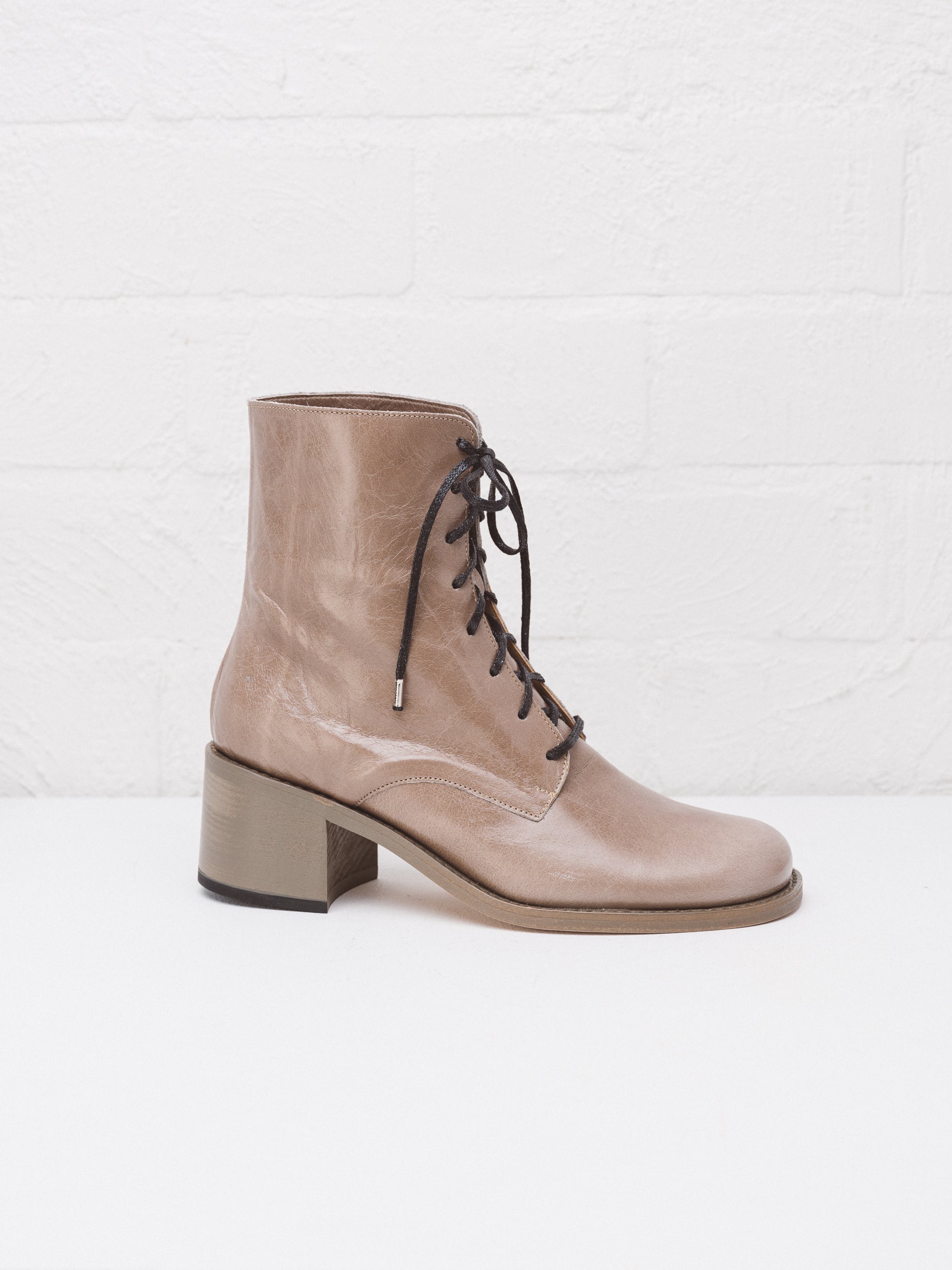 Studio Sale - Cricket Boot High Crinkle Taupe Shine / 39, 41