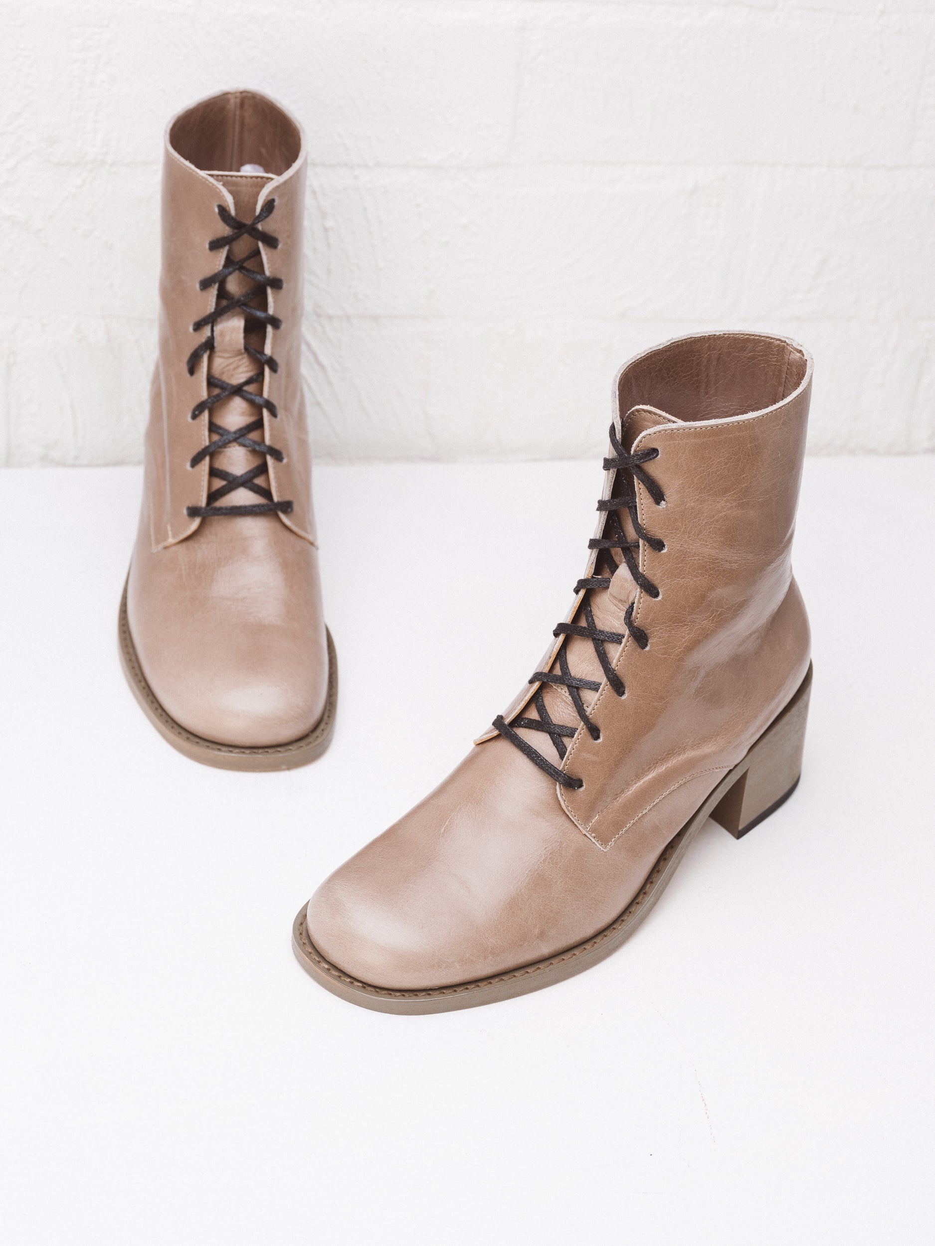 Studio Sale - Cricket Boot High Crinkle Taupe Shine / 39, 41