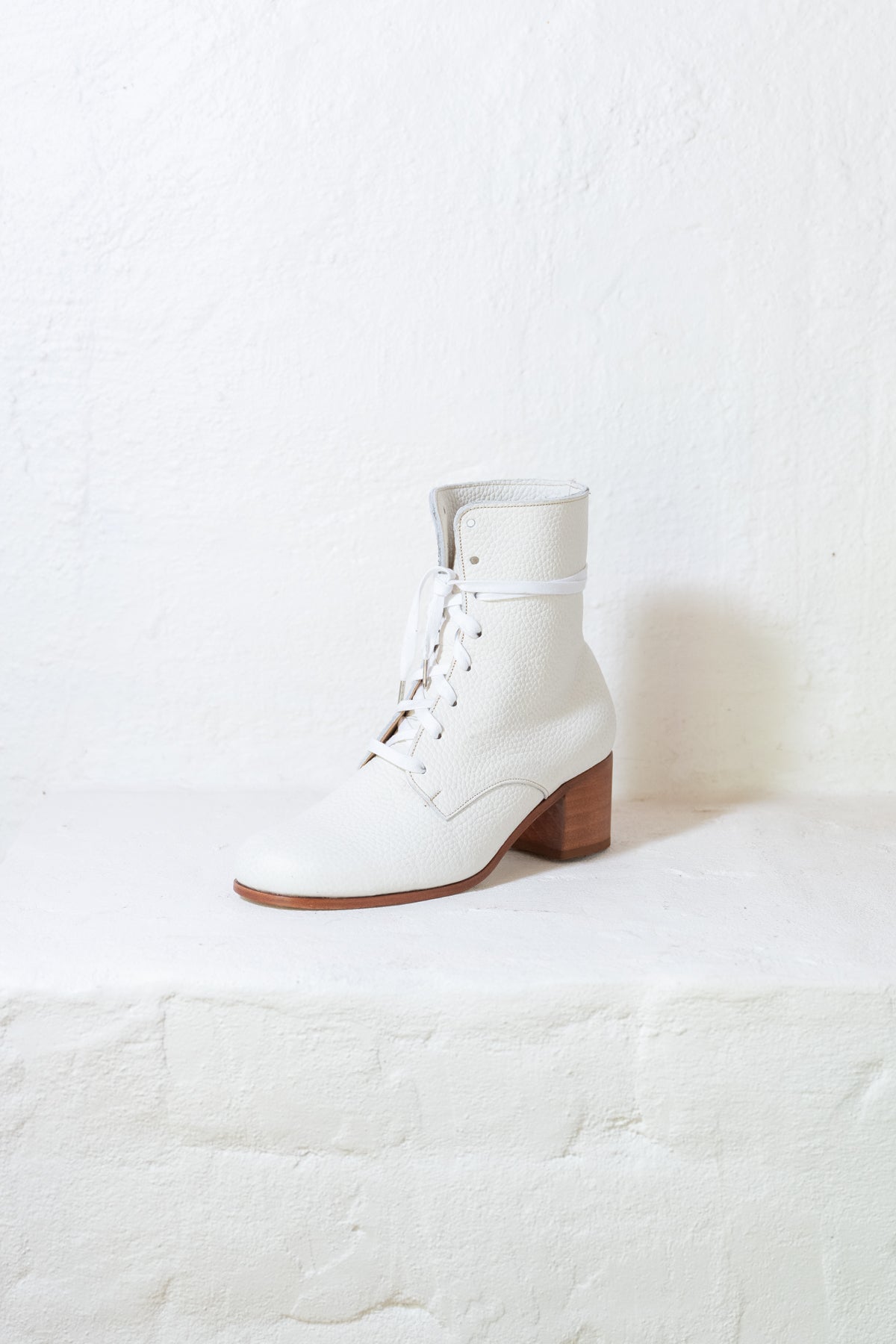 Studio Sale - Cricket Boot High White / 38, 41