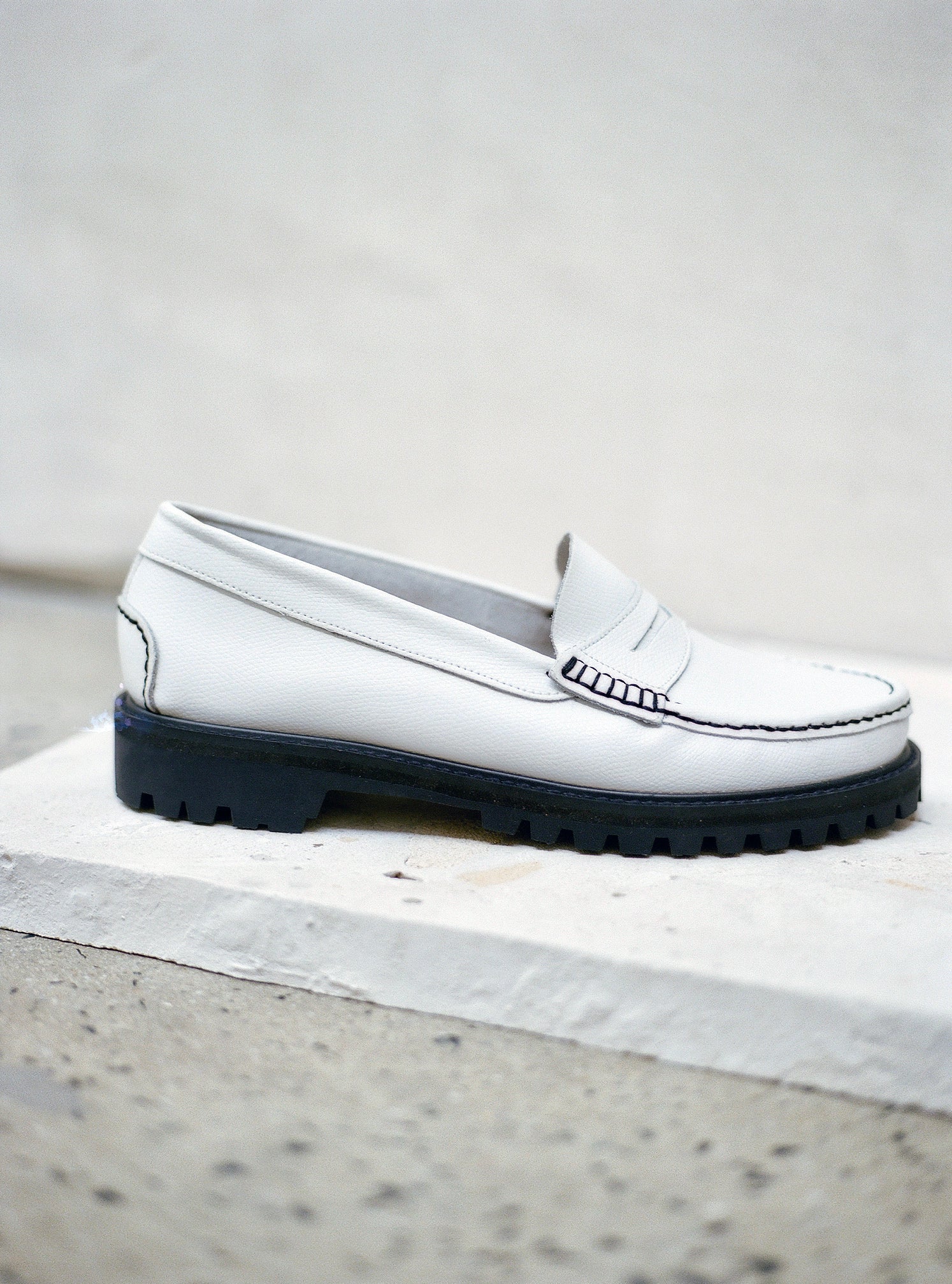 Studio Sale - Loafer White Cadiz / 38